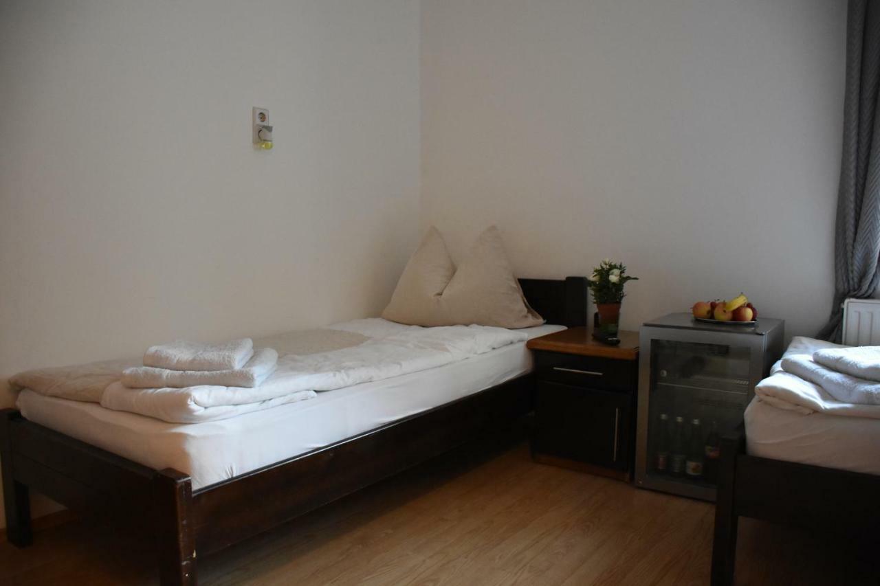 451 Rooms Graz Exterior photo